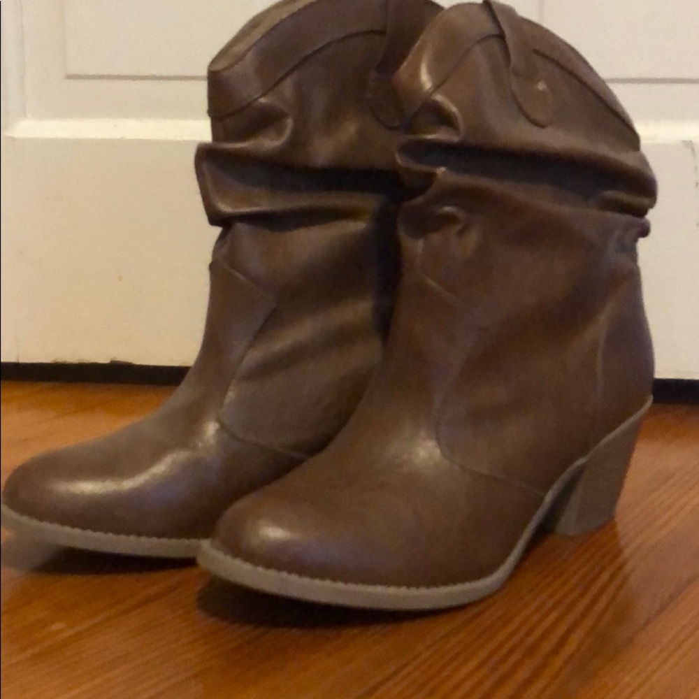 Size 10 cowgirl boots